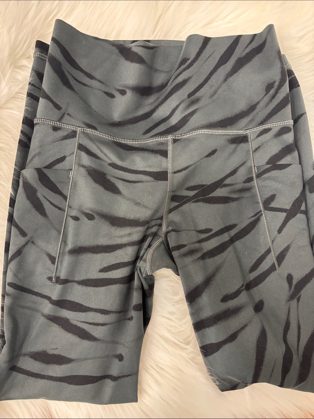 ATHLETA salutation stash pocket II 7/8 tights leggings XXS gym, yoga gray black